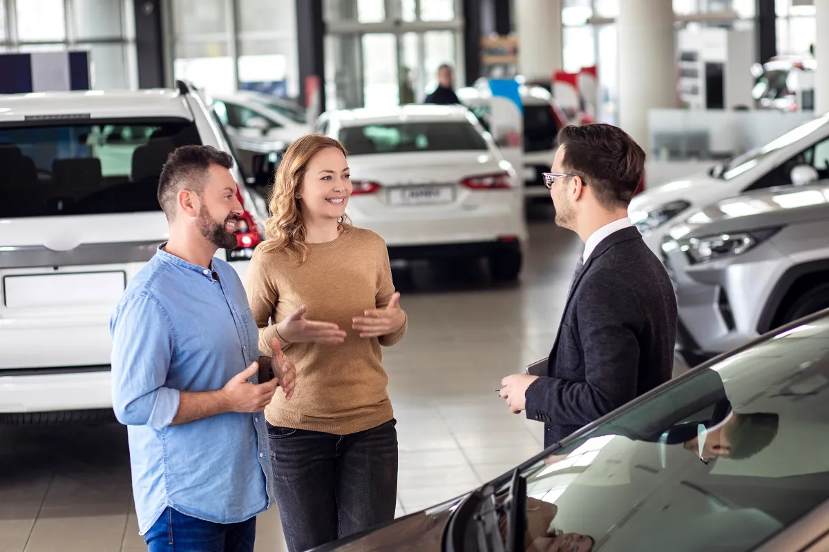 VAT od bonusów. Kiedy dealer samochodowy płaci podatek?