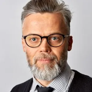 Dr n. med. Artur Wiśniewski – lekarz psychiatra, psychoterapeuta poznawczo-behawioralny oraz superwizor-dydaktyk Polskiego Towarzystwa Terapii Poznawczej i Behawioralnej. Związany m.in. z Kliniką Uniwersytetu SWPS oraz Centrum CBT w Warszawie. Kierownik merytoryczny studiów podyplomowych z psychoterapii poznawczo-behawioralnej na SWPS. Członek Sądu Koleżeńskiego PTTPB.
