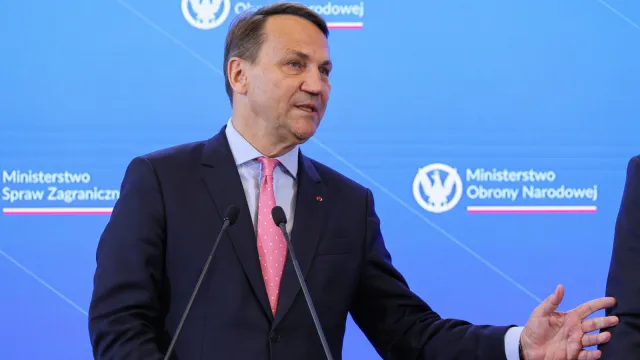 Rosja może testować Polskę i NATO. Sikorski: Kreml mógł zmienić plany po ostrzeżeniach