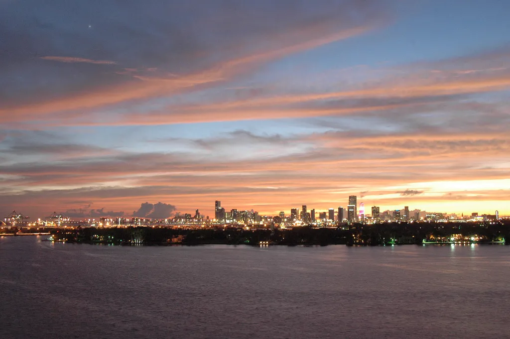 718108-miamibryansereny.jpg