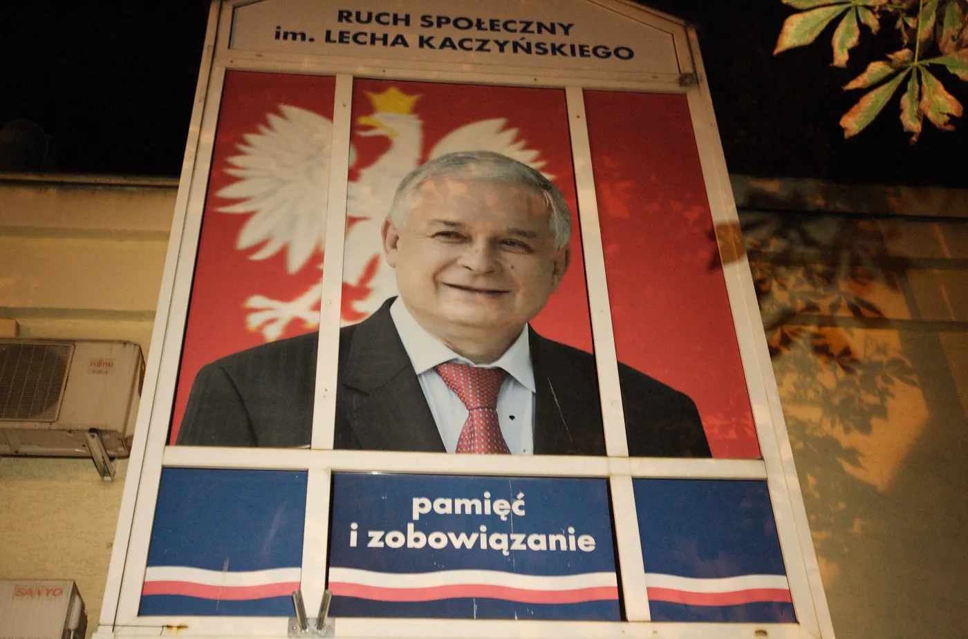Policja bada atak na zdjęcie Lecha Kaczyńskiego