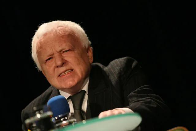 Marian Opania: Jako osoba myśląca nie mogę się zgodzić na udział w filmie o zamachu w Smoleńsku
