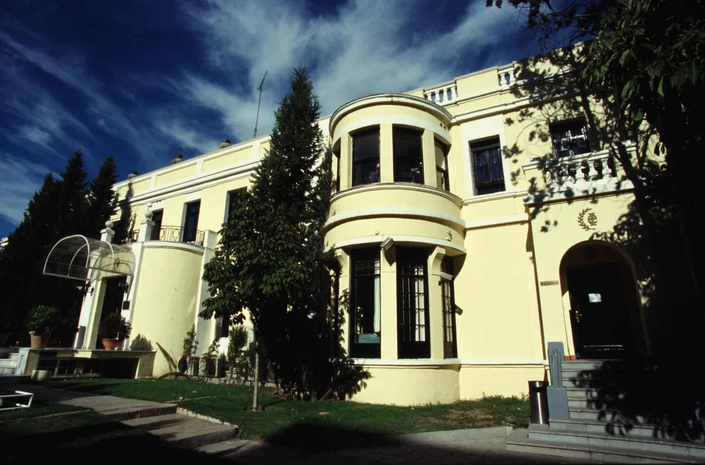1121970-ie-business-school.jpg