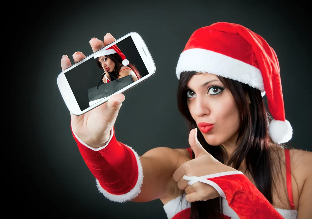 1128672-mikolaj-smartfon.jpg