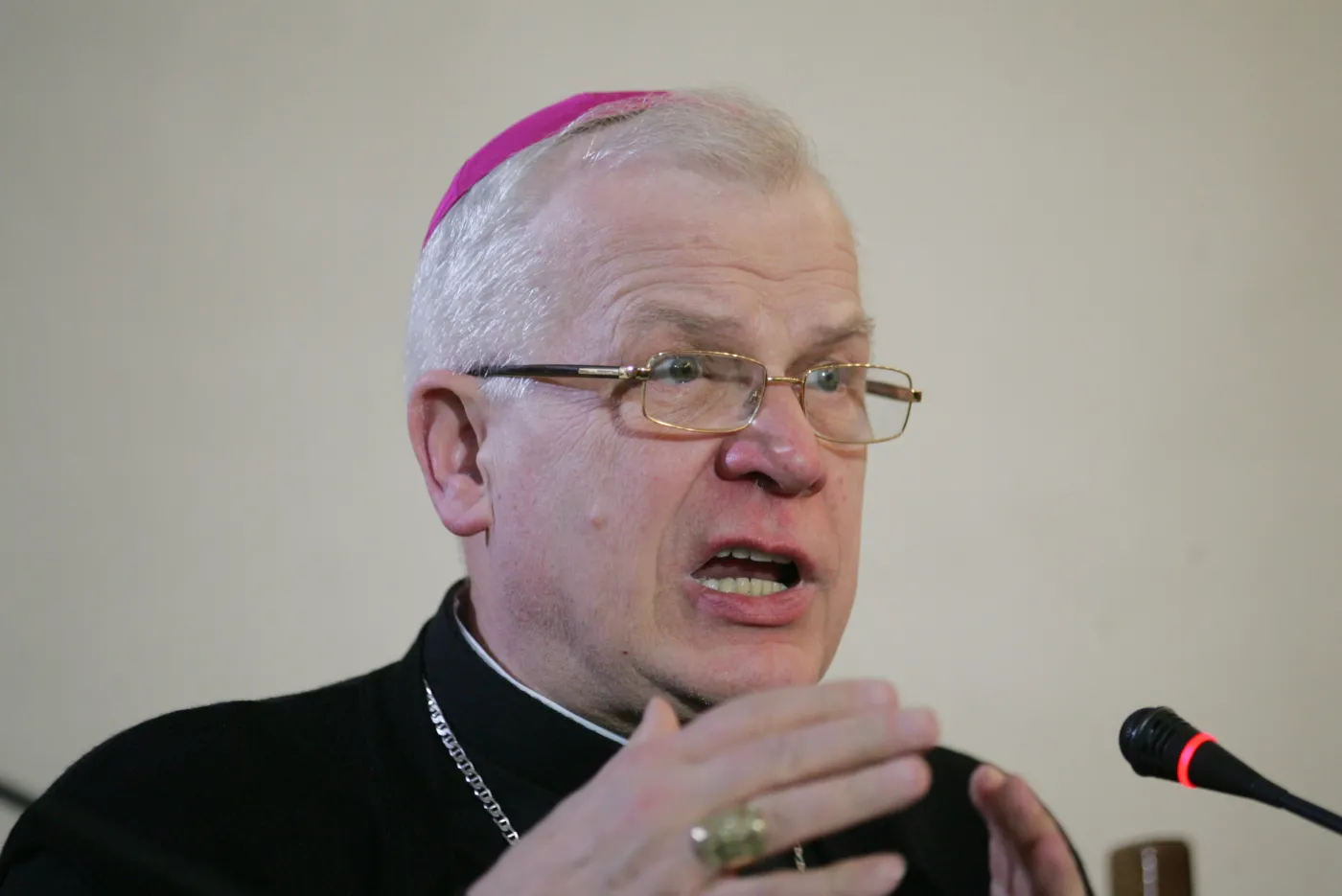 Abp. Michalik wierzy w rozsądek posłów w sprawie związków partnerskich