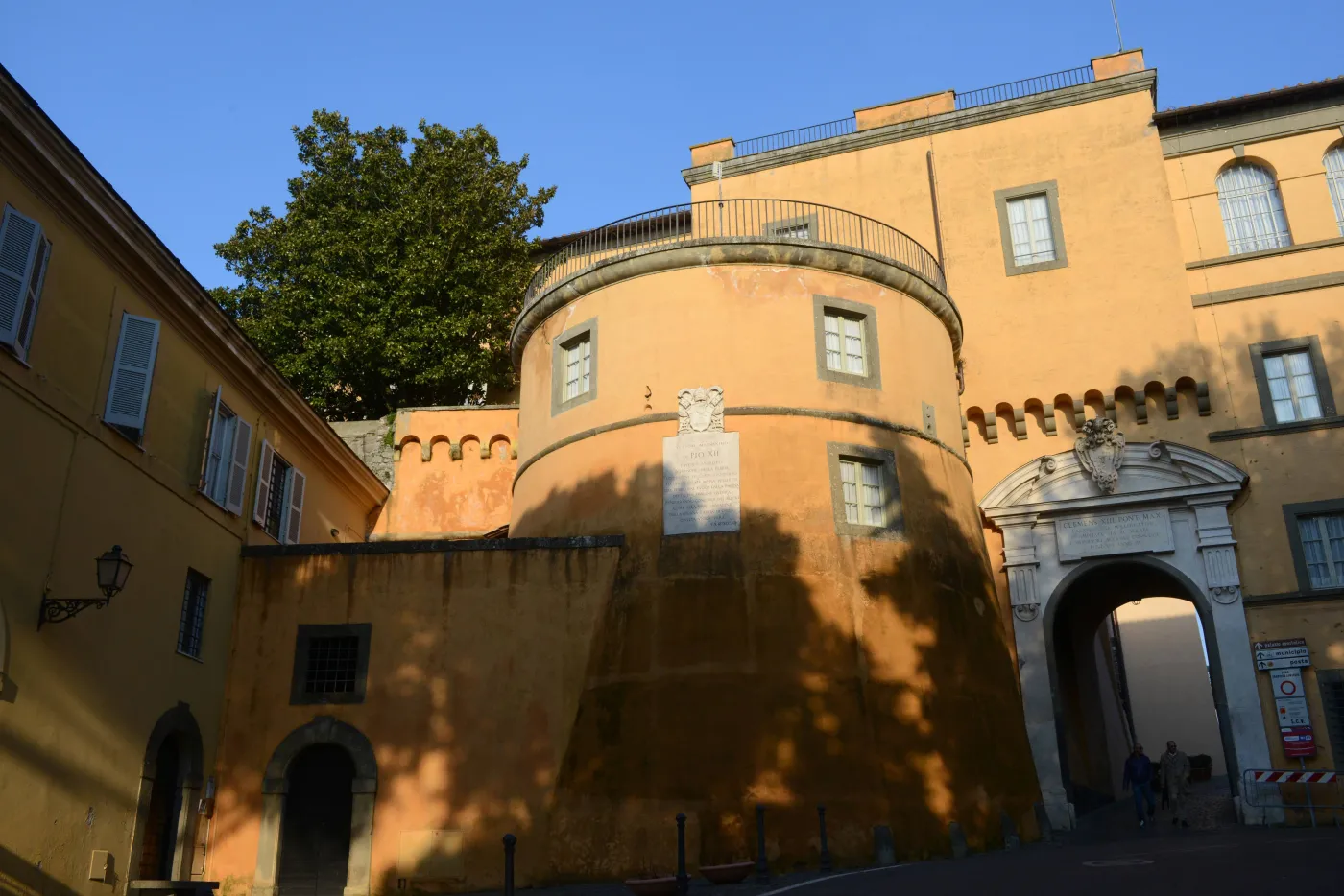 1227126-castel-gandolfo.jpg