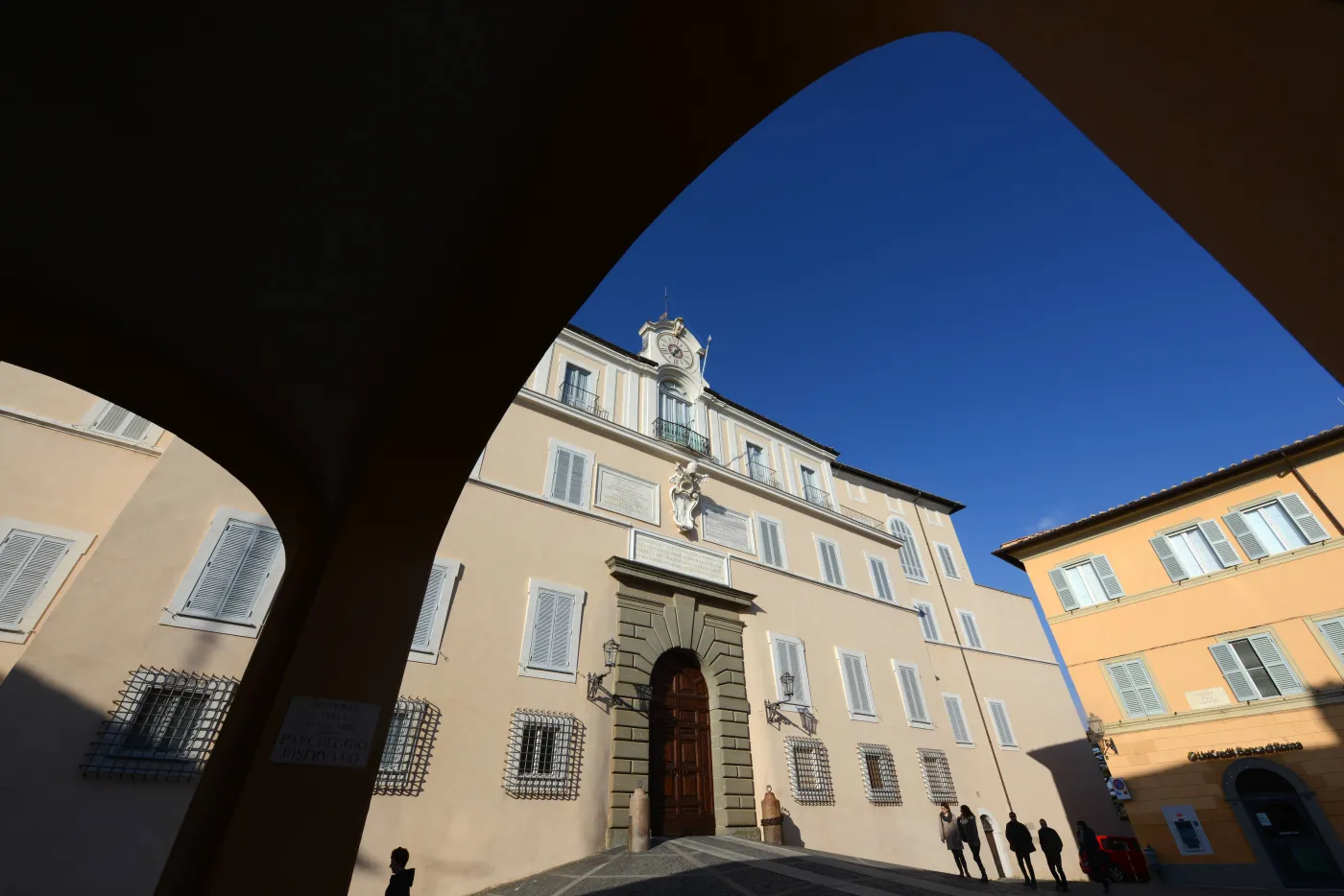 1227158-castel-gandolfo-3.jpg