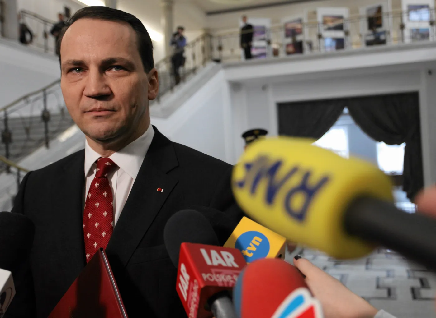 Sikorski: Abp Głódź ma taki trochę wojskowy styl. Powinniśmy to uszanować