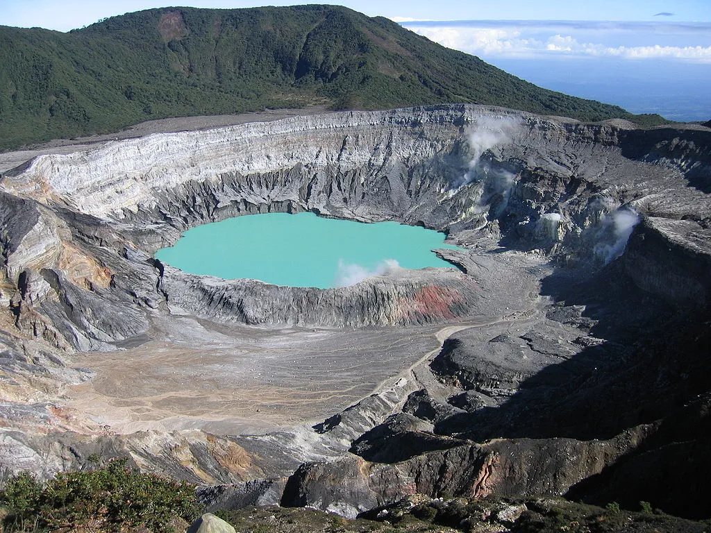 882216-1024px-poas-crater.jpg