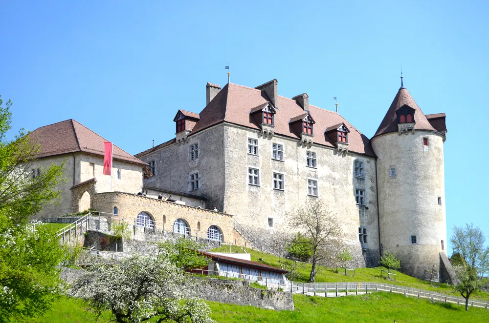 1543486-palac-w-gruyeres.jpg