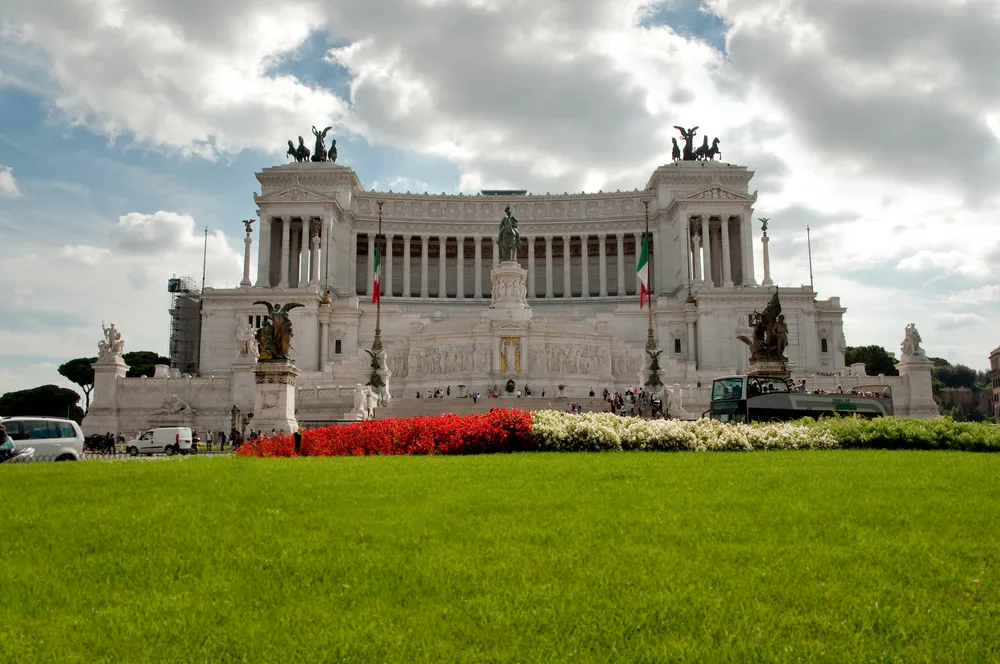 1309727-piazza-venezzia.jpg