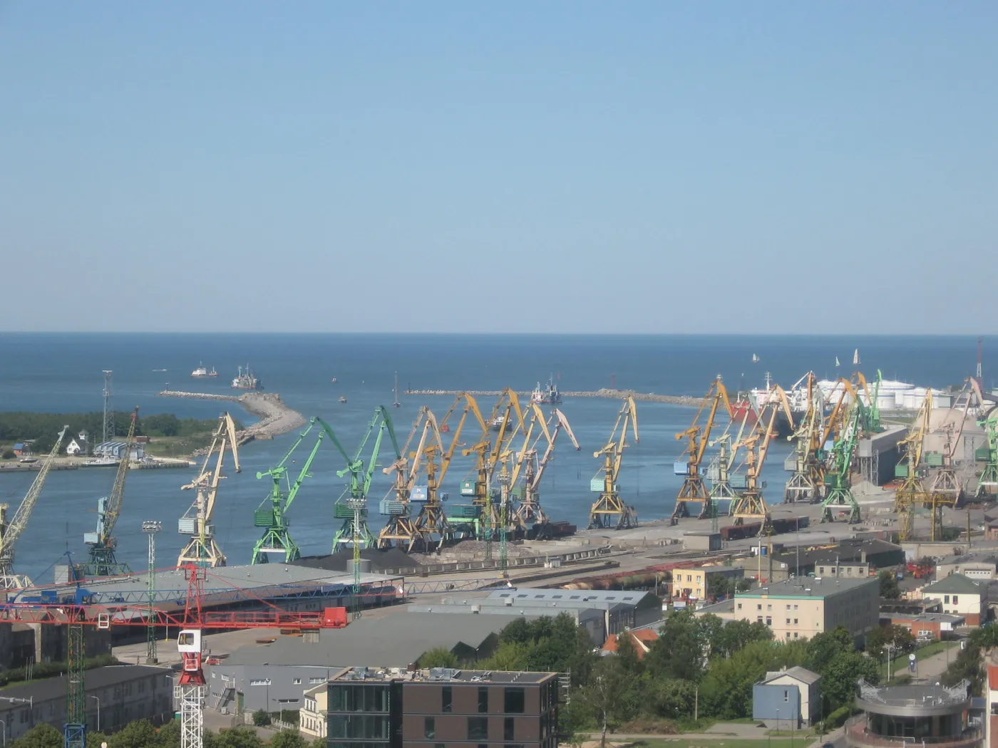 VAT zatrzymał się w portach: 12-proc. spadku dochodów z podatku od towarów i usług