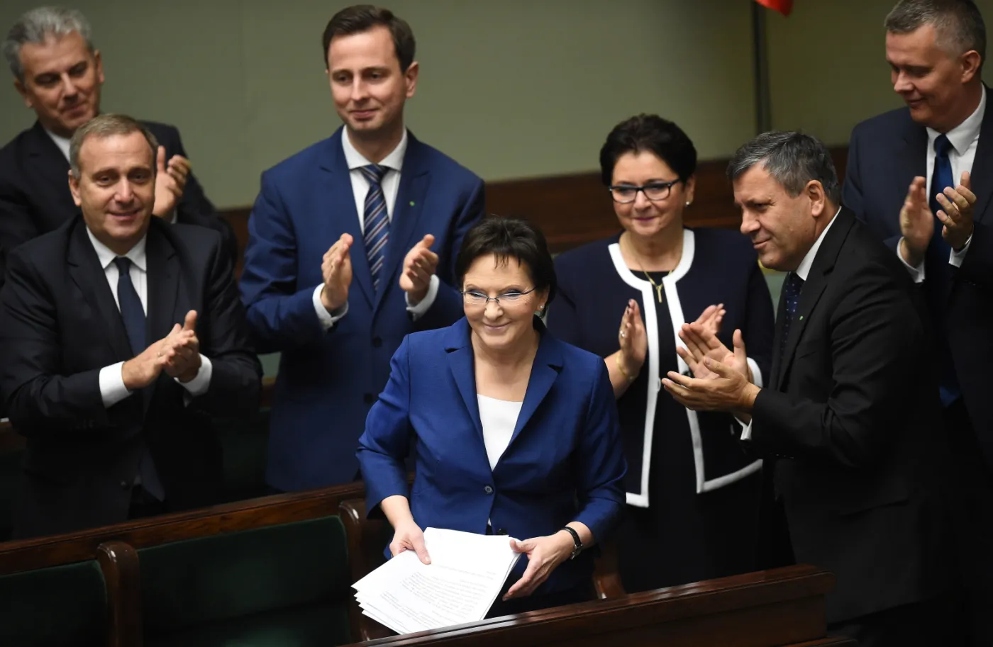 Obietnice społeczne w expose Kopacz: Urlopy rodzicielskie dla wszystkich i likwidacja "śmieciowego jedzenia"