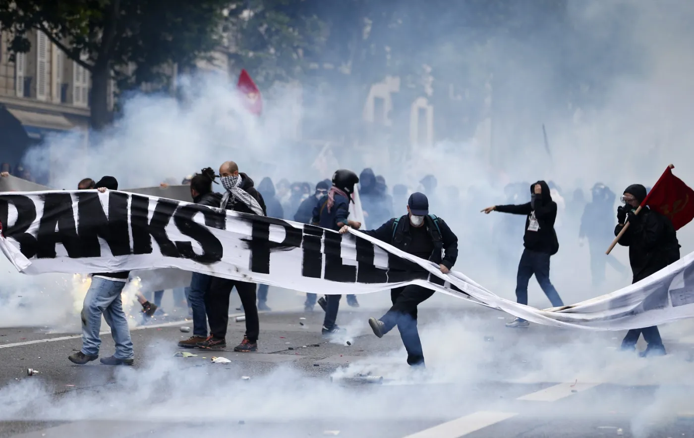 ME 2106 pod znakiem protestów: Tak wyglądają ulice Paryża