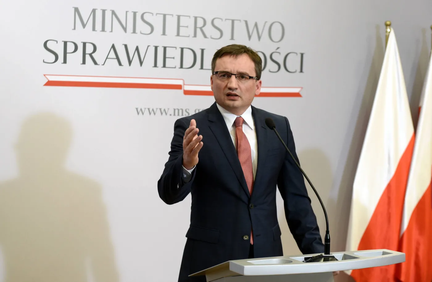 Notariusze pod czujnym okiem Ziobry. "Wszystkie czynności powinny być rejestrowane"