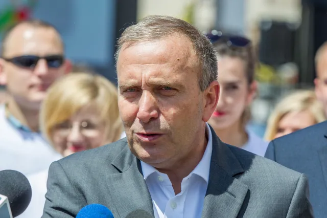 Schetyna: Nie ma wariantu rezygnacji prezydent Warszawy z urzędu