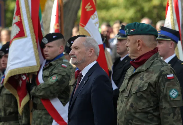 "Walczymy o prawdę, także w polityce historycznej". MON zgodził się na zmiany w "apelu smoleńskim"