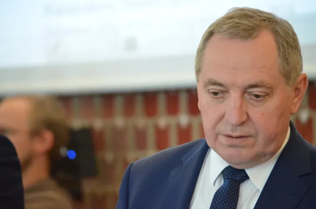 Kto zyska, a kto straci na jednolitym podatku? Kowalczyk: Każda praca opodatkowana tak samo [WYWIAD]