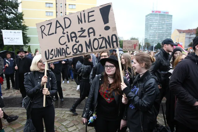 Prokuratura poprosiła o wskazanie organizatorów „czarnego protestu” w stolicy