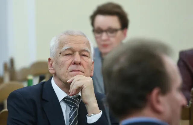 Kornel Morawiecki: 4 tys. to wsparcie, a nie zachęta, by rodzić nieszczęśliwe dzieci