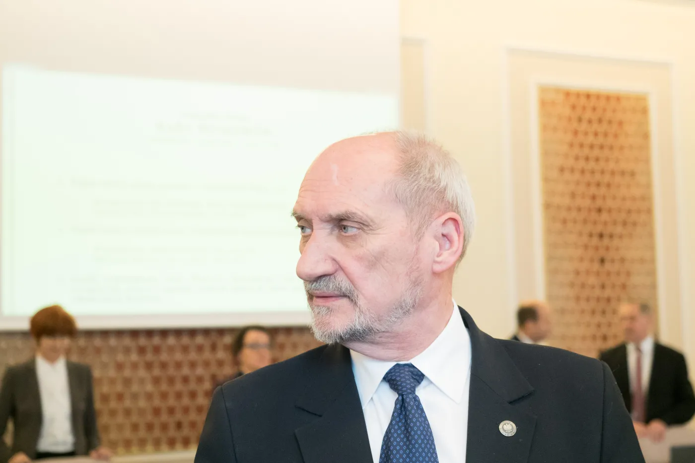 Macierewicz: W ciągu kilku dni finał negocjacji w sprawie zakupu śmigłowców Caracal