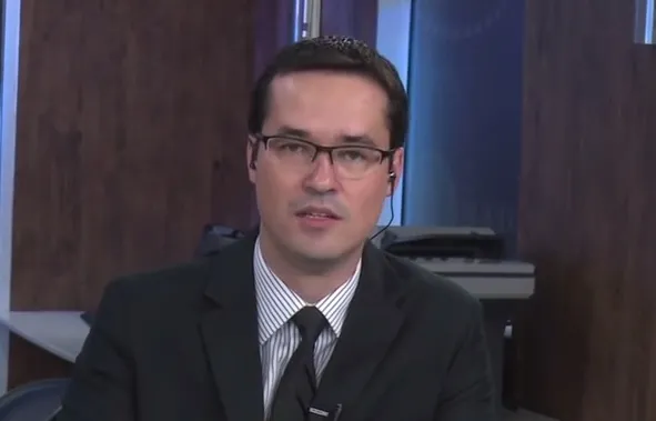 Duet, który nie boi się polityków