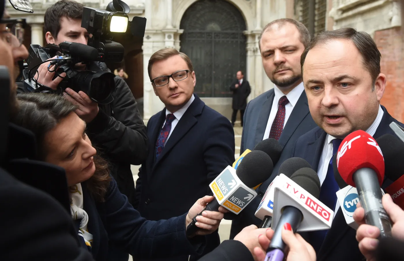 Szymański o opinii Komisji Weneckiej: Niepomyślna dla Polski. Konflikt konstytucyjny to nie mecz