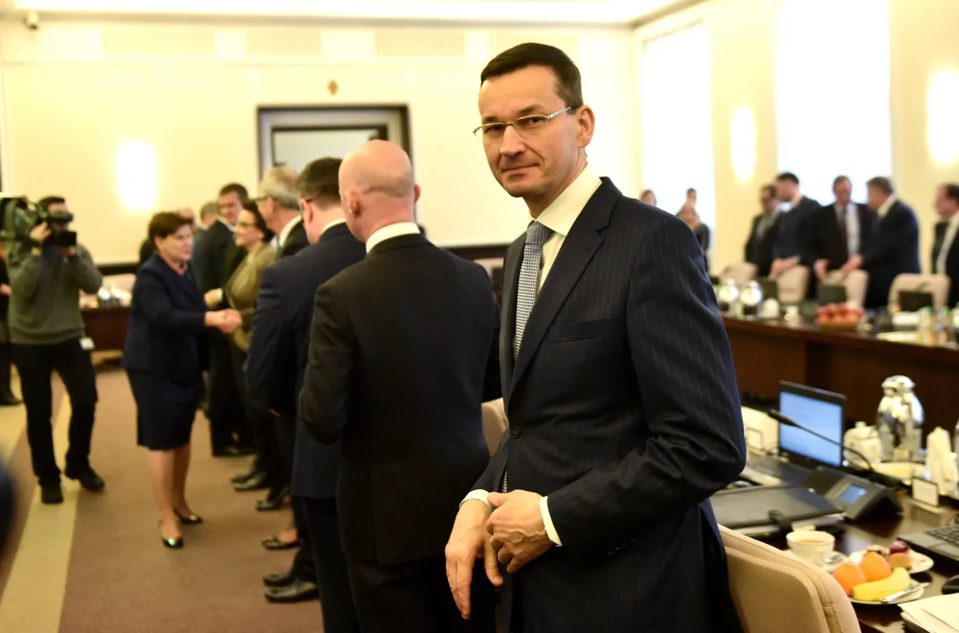 Prawie połowa Polaków popiera Plan Morawieckiego [SONDAŻ CBOS]