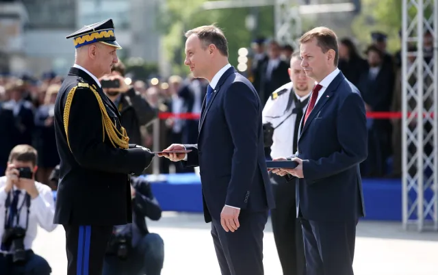 Prezydent Duda wręczył nominacje generalskie sześciu oficerom PSP