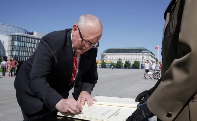 Timmermans: Dalsze losy dialogu KE z Polską zależą od Warszawy