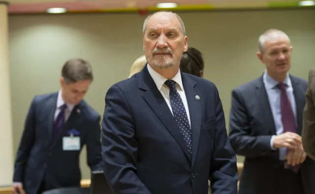 Macierewicz: Tworzenie WOT zgodnie z harmonogramem. Chętnych aż 20 tys. osób