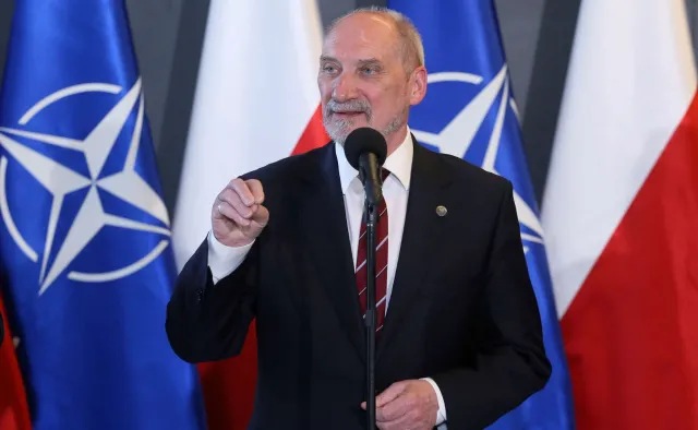 Szydło: Podważanie pozycji szefa MON przed szczytem NATO jest szkodliwe