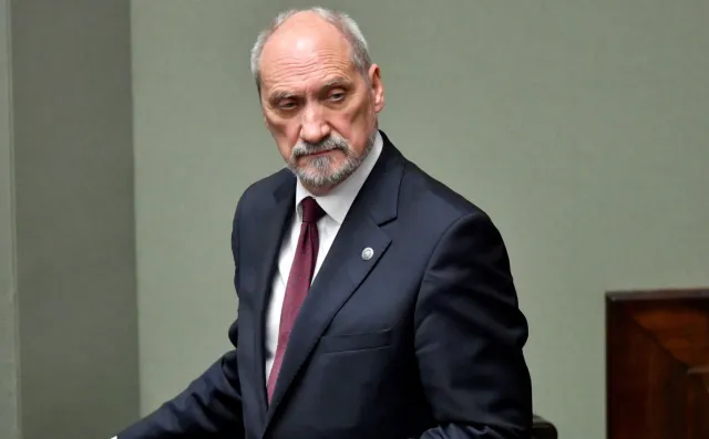 Sejm odrzucił wniosek o wotum nieufności dla szefa MON Antoniego Macierewicza