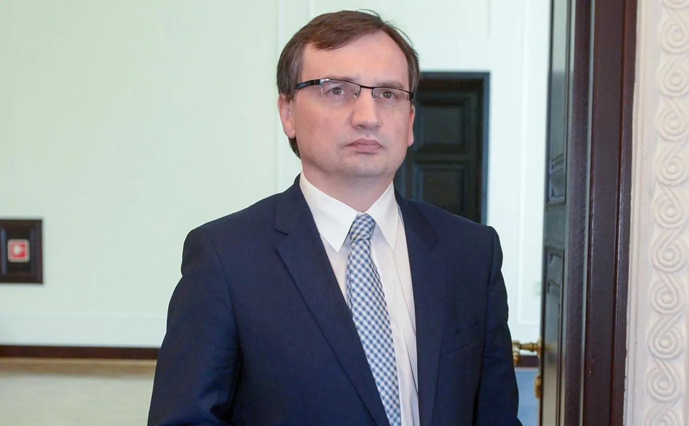 Ziobro: W 2016 r. sądy zarządziły podsłuch lub kontrolę operacyjną wobec 5881 osób