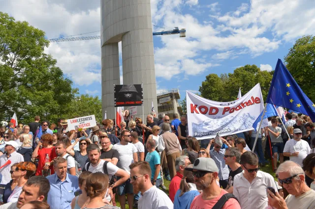Policja: Przed sejmem demonstrowało ok. 4,5 tys. uczestników
