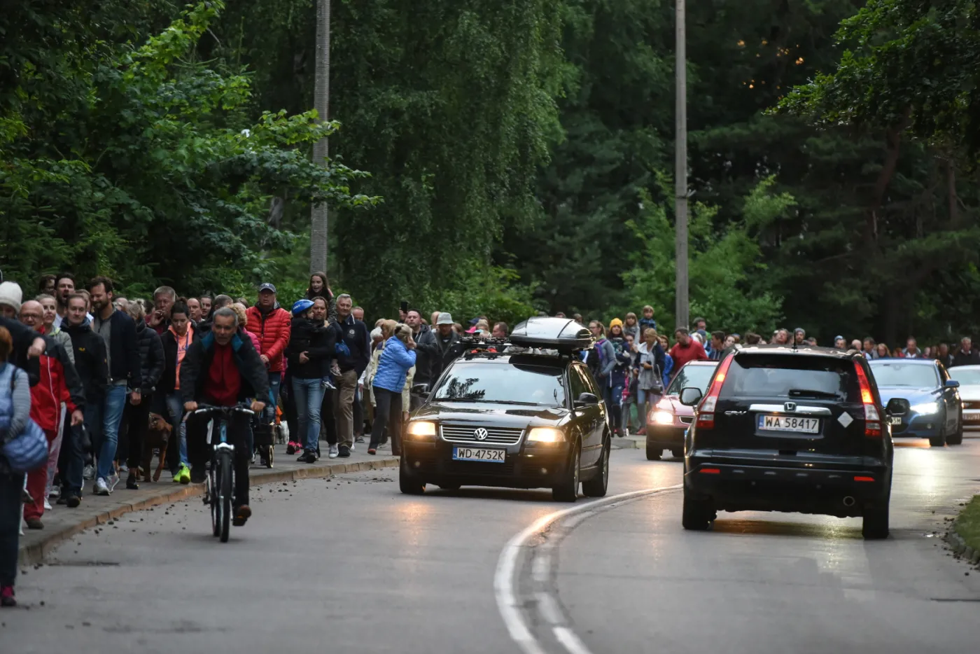 3030869-hel-demonstranci.jpg