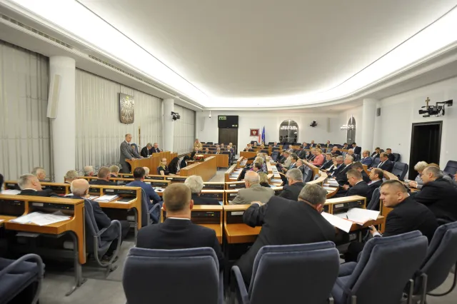 Senat przyjął bez poprawek ustawę o Sądzie Najwyższym. Co to oznacza?