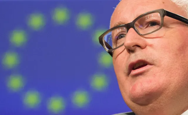 KE: Oferta dialogu jest aktualna. Timmermans może pojechać do Polski