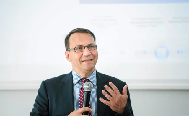 Sikorski o Schetynie: Ma styl lwowskiego żulika. Nie nadaje się na premiera [NAGRANIA]