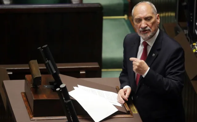 Łapiński: Prezydent nie żądał dymisji Macierewicza