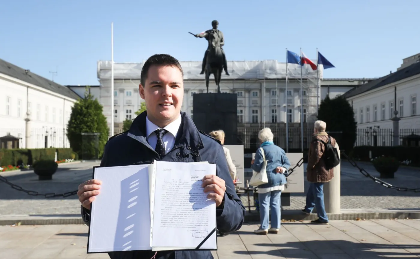 Mazurek: Poseł Rzepecki sam postawił się poza PiS