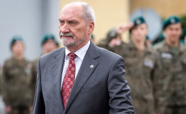 Macierewicz: Raport na temat katastrofy smoleńskiej na wiosnę