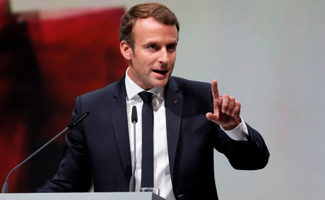 Macron: Polacy coraz bardziej oddalają się od Europy