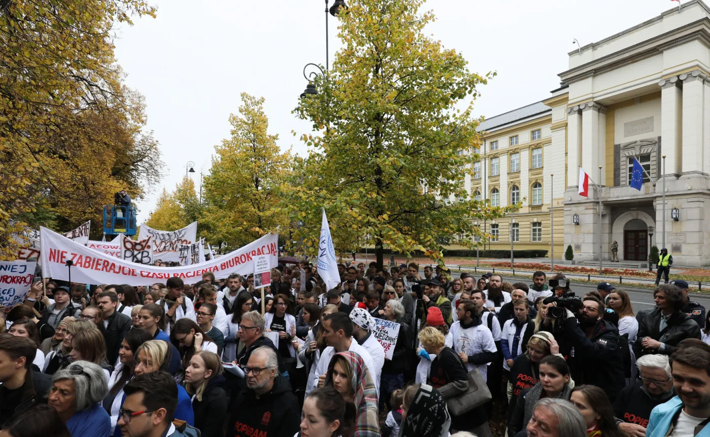 Mucha: Możliwości dialogu między rządem a lekarzami rezydentami się nie wyczerpały