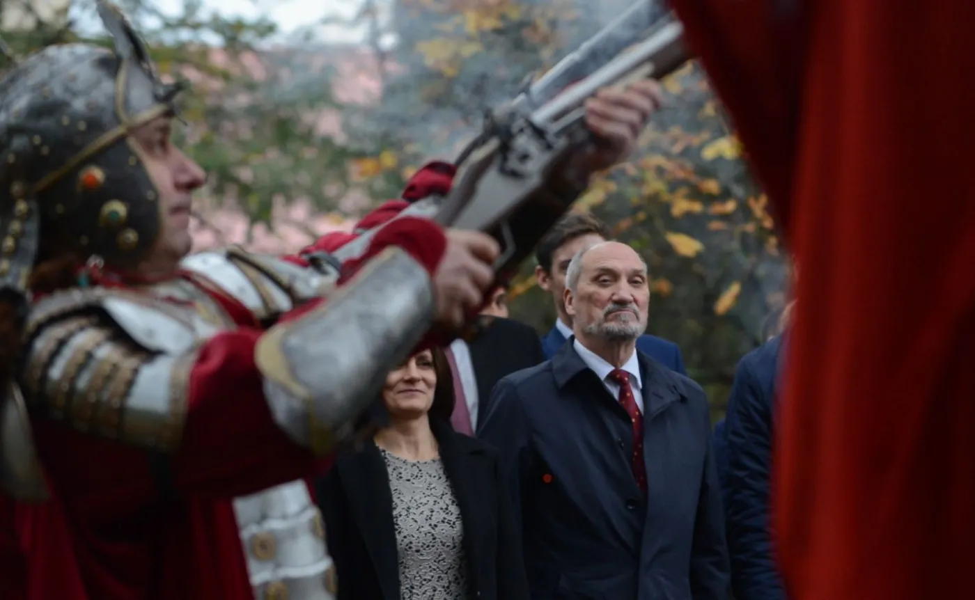 Macierewicz: Musimy zwiększyć polską siłę ognia i zdolność odstraszania