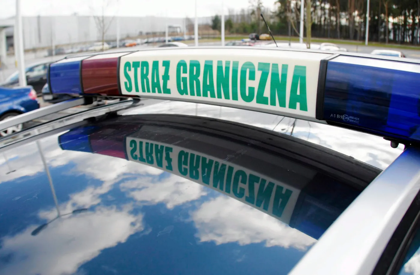 Z parkingu Straży Granicznej skradziono samochód; padły strzały