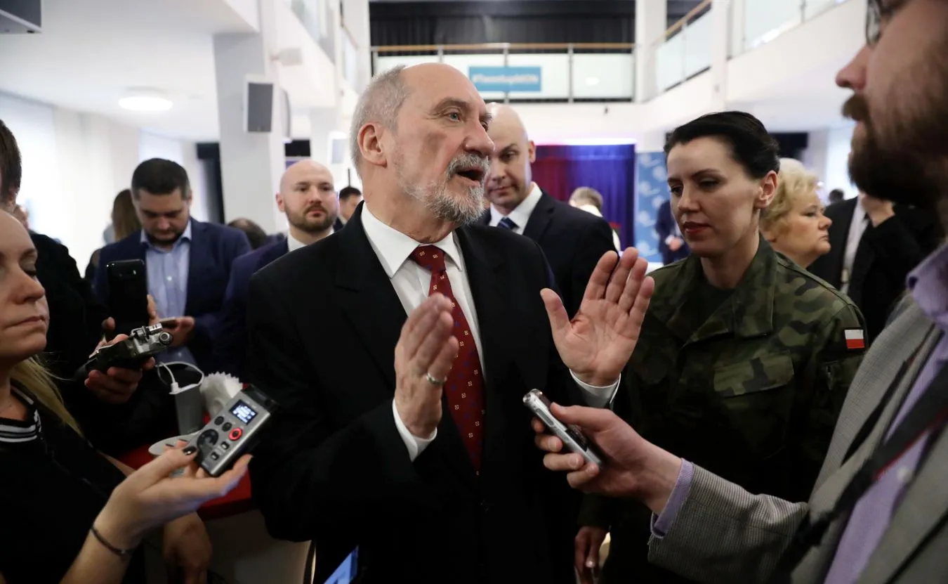 Ważne oświadczenie szefa MON. "Moim obowiązkiem pełny szacunek dla urzędu prezydenckiego"