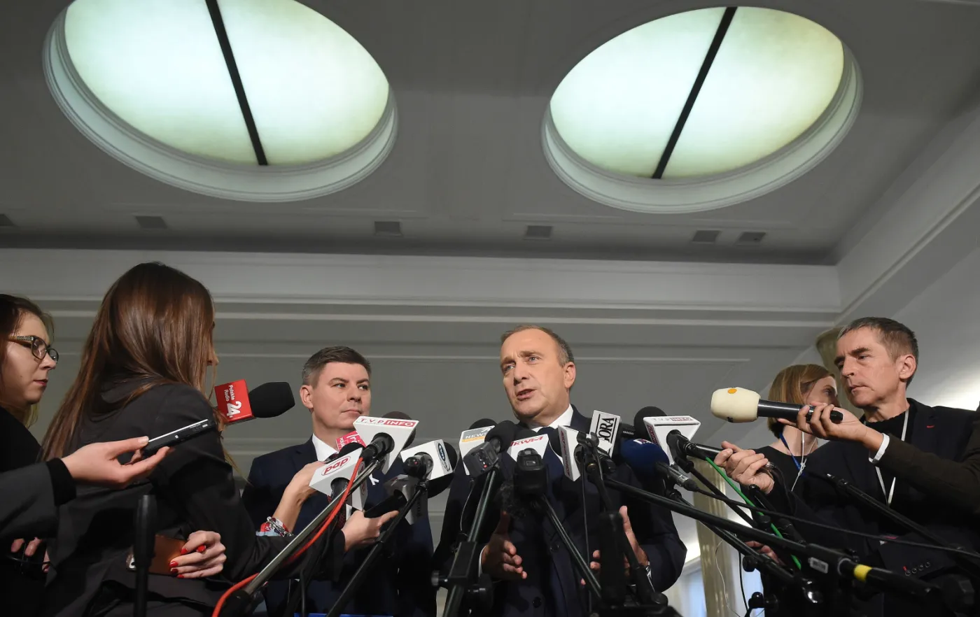 Schetyna użył "broni najcięższego kalibru". Terlecki: To kompromitacja