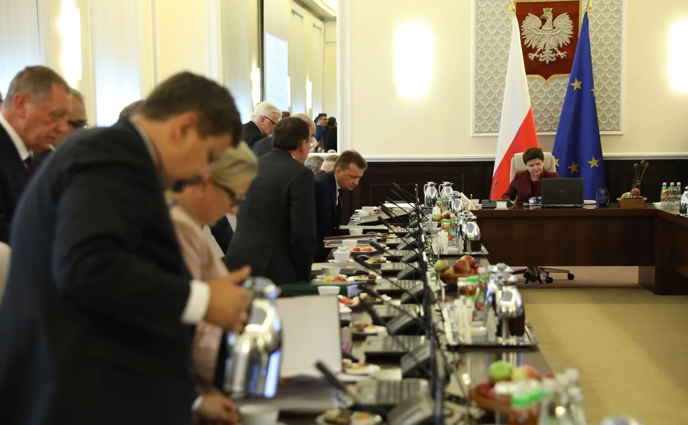 Osiecki, Godusławski: Premier już mniej socjalny czy #MuremZaBeata