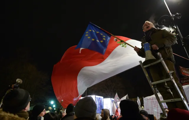 "Bardzo spokojna" miesięcznica. Policja: Wylegitymowano 11 osób